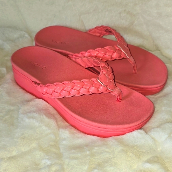 VIONIC Kenji Platform Sandles - Picture 3 of 11